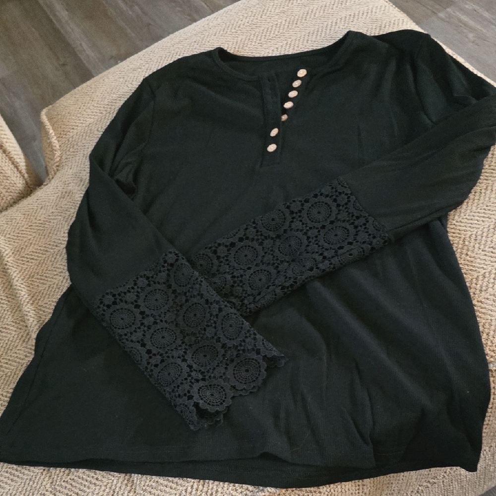 Amazon Essentials Black and White Long Sleeve Embellished Blouse
